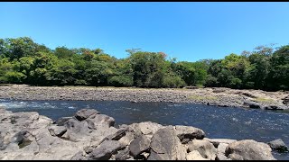 Playa rocosa de la propiedad, takin' a trip to a private beach but on the river