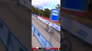 When Matje's motorbike is revving 😵 #cycling #racing #youtubeshorts #mvdp