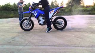 WR250X doing the circle