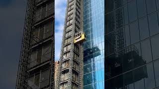 Bringing down #construction folks from the top of a tall #building in #nyc #newyork