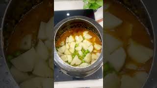 Aalu Matar #aalumatarkisabji #cooking #recipe #food  #foodlover  #youtubeshorts #thevegankitchen