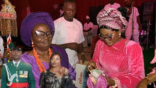 BEAUTIFUL FEMALE KING HRM TINUADE RAIN DOLLAR NOTE ON HER MUM ON HER BROTHER’S BIRTHDAY.