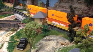 manifest train crosses the diamond at the Ripon model railroad club