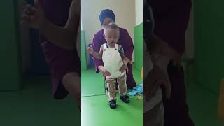 latihan berjalan untuk anak downsindrome