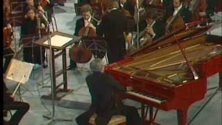 Yakov Flier plays Liszt Piano Concerto no. 2 in A Major (Part 2/3).