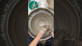 How to make a bowl on the pottery wheel