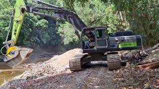 The BF90.3 S4 in Action Along the Long Panghangai River