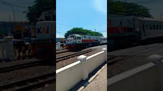 KA Tegal Ekspres, Lokomotif CC 201 92 12 | Hunting JPL 202 Jalan Kartini, Kota Cirebon #shorts