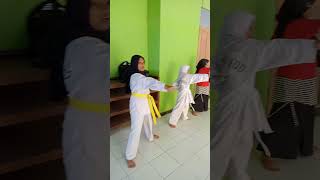 Pukulan Tengah ll Momtong Jireugi Taekwondo !!