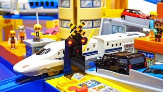 Plarail Shinkansen ☆Let's play with an urban auto railroad crossing train!