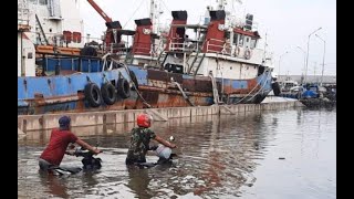 Tanjung Emas Semarang Banjir air rob tanggul jebol