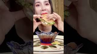 1$ burgers 🍔 #asmr #mukbang #eatingsounds