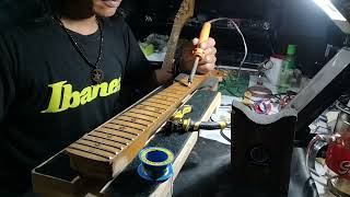 Cara yang aman bongkar fret Gitar elektrik yaitu dgn cara ini!!!!dijamin safety,,,#servis #fretgitar