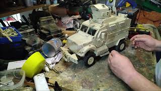 Torro 1/16 RC MaxxPro MRAP lock rear axle and attach accessories. RC Truck.Hinterachse sperren