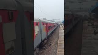 12617 || Mangala Lakshadweep SF Express (ERS) - (NZM) departure sonagir #longviralvideo #train