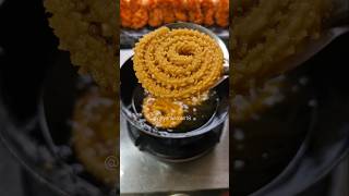 हल्दी अशी मुगडाळीची चकली | Crispy chakli