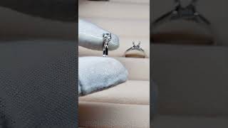 Round Solitaire Engagement Rings