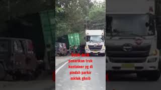 detik detik penarikan truk yang terperosok di ganggu mahluk goib