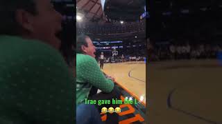 Trae young gave a court side Knicks “the L” 😂😂😂