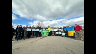 На Львівщині висадили рекордну 17-кілометрову «Алею Героїв»