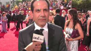 Talking with Tony Shalhoub at the 2009 Emmys