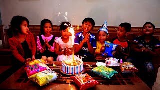 Kids Go To School | Chuns's birthday Friends to The Birthday Cake Shop Special Gift