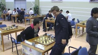 FUNNY MOMENT REFUSED THE DRAW OFFER!!! Ian Nepomniachtchi Vs Magnus Carlsen - Blitz Chess 2014