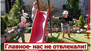 У нас все при деле/ Свой доктор и повар/Все будут чистые/ Главное нас от дел не отвлекали