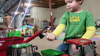 Ertl Big Farm tractor video