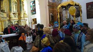 Adoración de SSMM los Reyes Magos al niño Jesús.