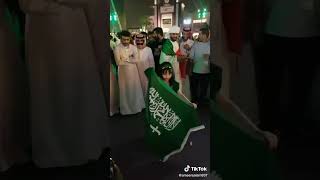 رقص بنت على اغنيه اليوم الوطني  94 رقص بنات حماسي يجننن شيلة اليوم الوطني