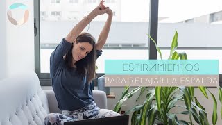 Estiramientos para la espalda sentada en una silla