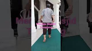 perjalanan menuju Salat Dzuhur di Mesjid Terapung