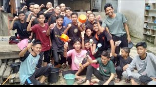 Proses pengambilan madu