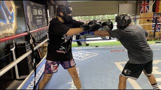 PRO BOXER VS BEGINNER SPARRING AT THE BOXING GYM!!!