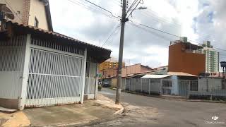 Excelente casa de esquina, no porcelanato, c/ armários na cozinha e vista livre em Samambaia Sul