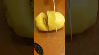 Cutting Kiwi fruit 🥝 #satisfying #trendingshorts #trendingvideo #viralshorts #viralvideo #shorts