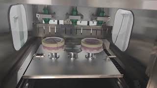 Ultrasonic cake cutting machine