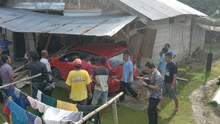 Kecelakaan tunggal di sirete gido II mobil masuk rumah II korban rumah hancur II Jumat II 19 juli