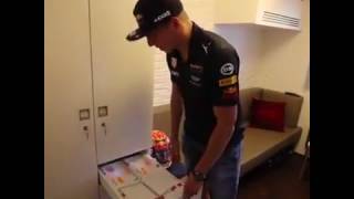 Max Verstappen in zijn motorhome