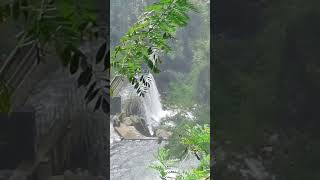 Huluganga Falls😮සොබාදහමේ සුන්දරත්වය විදිමු❤#subscribe#travel#shorts#srilanaka#lanka#nature#travelsl