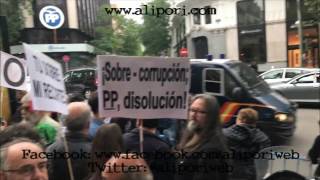 Cacerolada en la sede PP Calle Génova Madrid 25/04/17