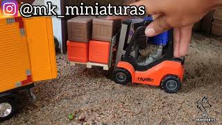 carregando meu Iveco baú #miniaturas #miniaturasdecaminhão #minis #brinquedos