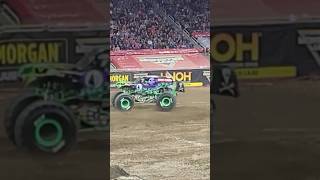 #monstertruck #monstertrucks #monsterjam #gravedigger #donuts #donut #shorts #short