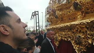 Salida del Misterio de Presentación de la Hermandad de la Santa Cruz este Lunes Santo.