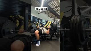 160kg #benchpress #shortvideo #abs #gymworkout #workoutvideo #fitnesstraining #workout #training #4u