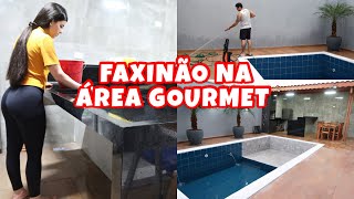 FAXINÃO NA ÁREA GOURMET 😍 + MESA MACIÇA DE 8 LUGARES 😱 + ENCHEMOS A PISCINA + ESTÁ LINDO 🤩