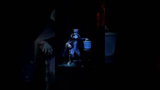 Hatbox Ghost is here!! #magickingdom #waltdisneyworld #hauntedmansion #hatboxghost