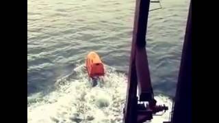 freefall rescue boat release - serbest düşmeli can filikası denize bırakılma anı