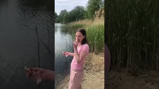 Жена рыбак🤣🤣🤣 #шортс #love #жена #любовь #семья #юмор #shortvideo #рыбалка #рыба #fishing #fish